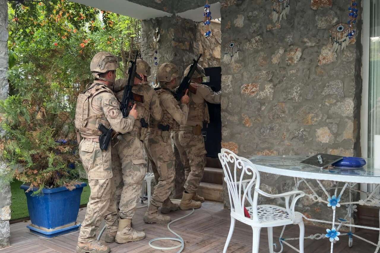 Muğla'da Daltonlar Çetesine Jandarma'dan Dev Operasyon: 12 Şüpheli Adliyede 3
